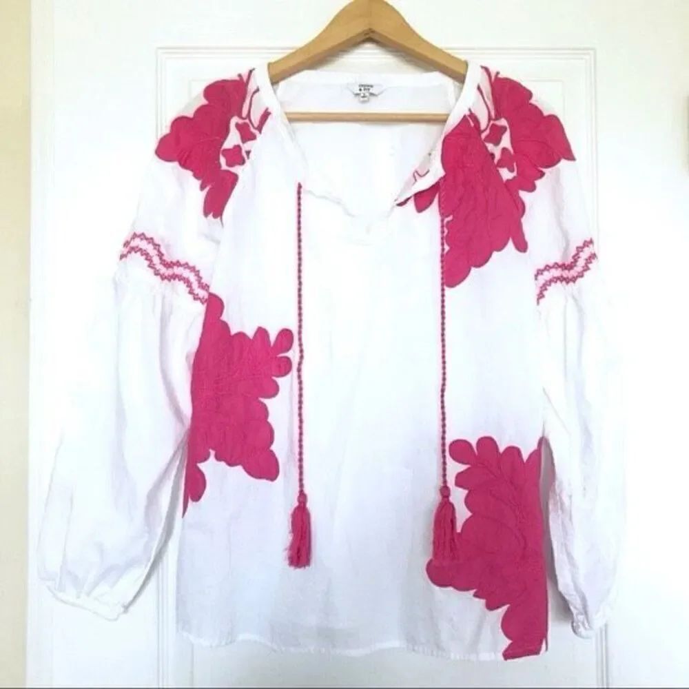Crown & Ivy Size S Floral Applique Peasant Blouse White Cotton Pink Tassle Boho